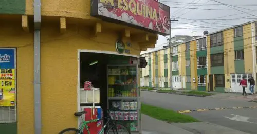 LA ESQUINA CARRERA 111A LA ESQUINA CARRERA 111A